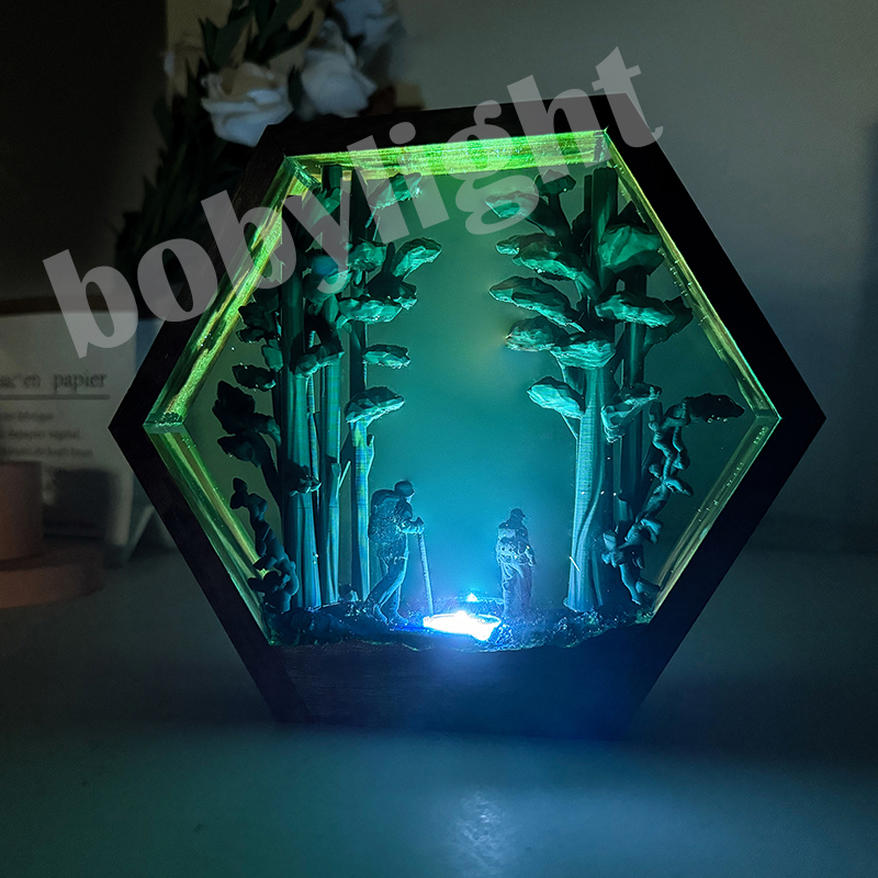Home Decor Resin - Wandfahrer-Figur Tischlampe aus Kunstharz Regenwald-Wandern Farbenfrohe